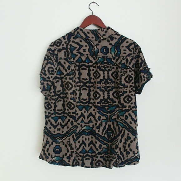 Boxy Linen button-up - Picture 2 of 4